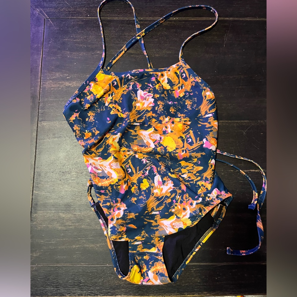 Jolyn one piece size 30